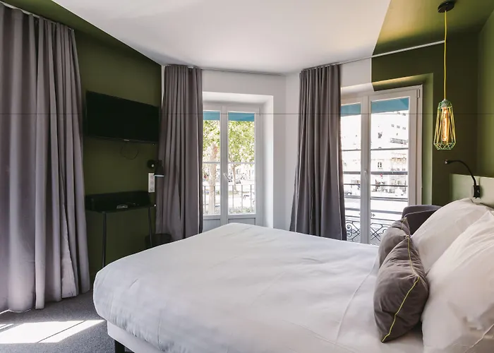 Le Petit Cosy מלון 3*