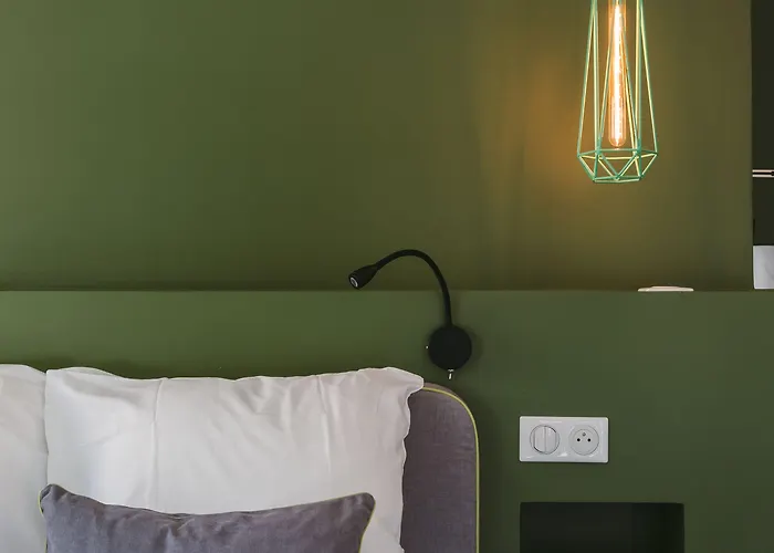 מלון Le Petit Cosy 3*