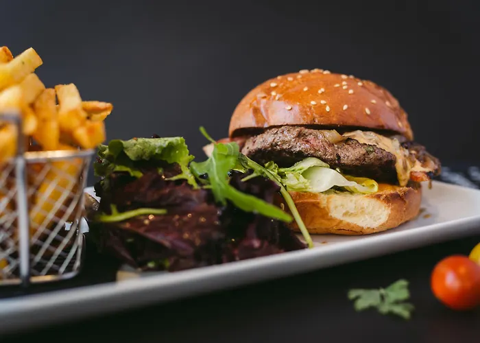 מלון Le Petit Cosy 3*